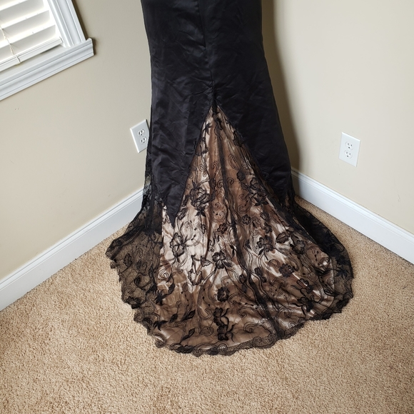 LUNAMIS Off-the-Shoulder Black Mermaid  Dress - Picture 7 of 11